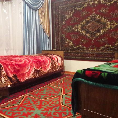 Kyzart Guesthouse Bagysh Bagian luar foto