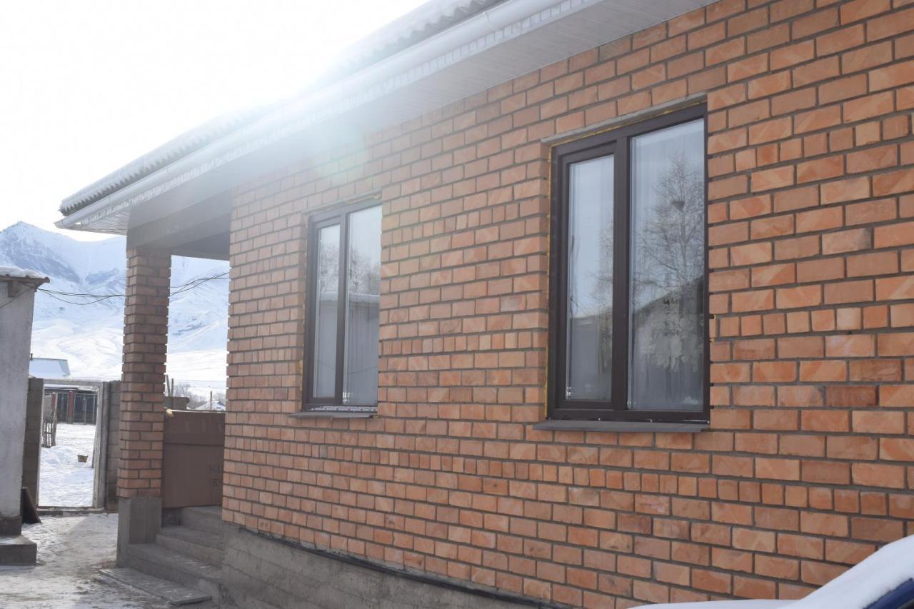 Kyzart Guesthouse Bagysh Bagian luar foto