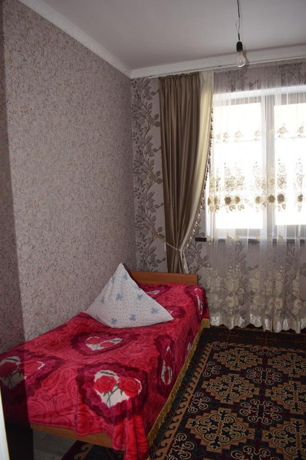 Kyzart Guesthouse Bagysh Bagian luar foto